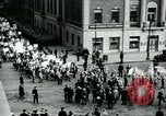Standbild Pro-sozialistischen Mai 1930 Parade in New York New York City USA, 1930, aus Sekunde 12 historischem Filmmaterial Videoclip 65675035113