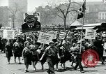 Standbild Pro-sozialistischen Mai 1930 Parade in New York New York City USA, 1930, aus Sekunde 27 historischem Filmmaterial Videoclip 65675035113