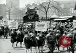 Standbild Pro-sozialistischen Mai 1930 Parade in New York New York City USA, 1930, aus Sekunde 28 historischem Filmmaterial Videoclip 65675035113