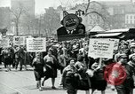 Standbild Pro-sozialistischen Mai 1930 Parade in New York New York City USA, 1930, aus Sekunde 29 historischem Filmmaterial Videoclip 65675035113