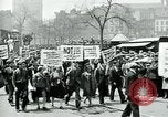 Standbild Pro-sozialistischen Mai 1930 Parade in New York New York City USA, 1930, aus Sekunde 33 historischem Filmmaterial Videoclip 65675035113