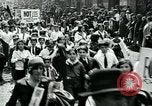 Standbild Pro-sozialistischen Mai 1930 Parade in New York New York City USA, 1930, aus Sekunde 46 historischem Filmmaterial Videoclip 65675035113