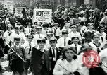 Standbild Pro-sozialistischen Mai 1930 Parade in New York New York City USA, 1930, aus Sekunde 48 historischem Filmmaterial Videoclip 65675035113