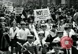 Standbild Pro-sozialistischen Mai 1930 Parade in New York New York City USA, 1930, aus Sekunde 49 historischem Filmmaterial Videoclip 65675035113