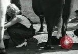 Immagine di Donne americane Pomona California USA, 1931, secondo 28 filmato di repertorio 65675035119