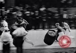 Standbild M Farge Vincennes Frankreich, 1931, aus Sekunde 8 historischem Filmmaterial Videoclip 65675035136