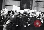 Standbild kommunistischen mob New York United States USA, 1932, aus Sekunde 30 historischem Filmmaterial Videoclip 65675035143
