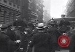 Standbild kommunistischen mob New York United States USA, 1932, aus Sekunde 59 historischem Filmmaterial Videoclip 65675035143
