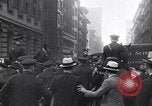 Standbild kommunistischen mob New York United States USA, 1932, aus Sekunde 60 historischem Filmmaterial Videoclip 65675035143