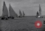 Standbild Kraftfahrzeuge mit Segel Abu-Sueir Ägypten, 1932, aus Sekunde 16 historischem Filmmaterial Videoclip 65675035146