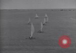 Standbild Kraftfahrzeuge mit Segel Abu-Sueir Ägypten, 1932, aus Sekunde 23 historischem Filmmaterial Videoclip 65675035146