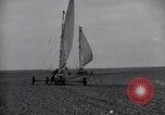 Standbild Kraftfahrzeuge mit Segel Abu-Sueir Ägypten, 1932, aus Sekunde 28 historischem Filmmaterial Videoclip 65675035146