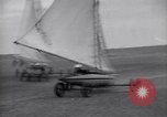 Standbild Kraftfahrzeuge mit Segel Abu-Sueir Ägypten, 1932, aus Sekunde 34 historischem Filmmaterial Videoclip 65675035146