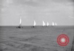Standbild Kraftfahrzeuge mit Segel Abu-Sueir Ägypten, 1932, aus Sekunde 40 historischem Filmmaterial Videoclip 65675035146
