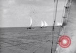 Standbild Kraftfahrzeuge mit Segel Abu-Sueir Ägypten, 1932, aus Sekunde 42 historischem Filmmaterial Videoclip 65675035146