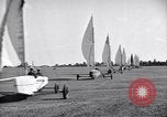 Standbild Kraftfahrzeuge mit Segel Abu-Sueir Ägypten, 1932, aus Sekunde 45 historischem Filmmaterial Videoclip 65675035146