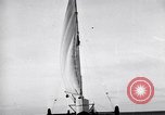 Standbild Kraftfahrzeuge mit Segel Abu-Sueir Ägypten, 1932, aus Sekunde 52 historischem Filmmaterial Videoclip 65675035146