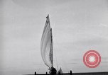 Standbild Kraftfahrzeuge mit Segel Abu-Sueir Ägypten, 1932, aus Sekunde 56 historischem Filmmaterial Videoclip 65675035146