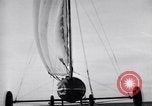 Standbild Kraftfahrzeuge mit Segel Abu-Sueir Ägypten, 1932, aus Sekunde 59 historischem Filmmaterial Videoclip 65675035146