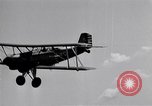 Standbild Armee O-1B Flugzeuge schleppen Ziele Fort Monroe Virginia USA, 1932, aus Sekunde 13 historischem Filmmaterial Videoclip 65675035153