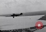 Standbild Armee O-1B Flugzeuge schleppen Ziele Fort Monroe Virginia USA, 1932, aus Sekunde 21 historischem Filmmaterial Videoclip 65675035153