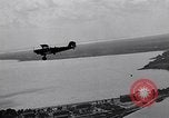 Standbild Armee O-1B Flugzeuge schleppen Ziele Fort Monroe Virginia USA, 1932, aus Sekunde 22 historischem Filmmaterial Videoclip 65675035153
