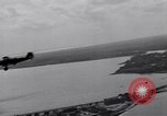 Standbild Armee O-1B Flugzeuge schleppen Ziele Fort Monroe Virginia USA, 1932, aus Sekunde 24 historischem Filmmaterial Videoclip 65675035153