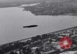 Standbild Armee O-1B Flugzeuge schleppen Ziele Fort Monroe Virginia USA, 1932, aus Sekunde 40 historischem Filmmaterial Videoclip 65675035153