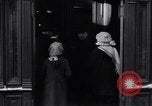 Image soupçonnés espion allemand appréhendé United States USA, 1917, de la seconde 15 séquences d'archives historiques vidéo 65675035168