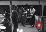 Image Sara Bernhardt revenant du front français Première Guerre Mondiale New York City USA, 1915, de la seconde 3 séquences d'archives historiques vidéo 65675035169