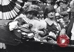 Image Sara Bernhardt revenant du front français Première Guerre Mondiale New York City USA, 1915, de la seconde 24 séquences d'archives historiques vidéo 65675035169