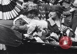 Image Sara Bernhardt revenant du front français Première Guerre Mondiale New York City USA, 1915, de la seconde 25 séquences d'archives historiques vidéo 65675035169