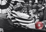 Image Sara Bernhardt revenant du front français Première Guerre Mondiale New York City USA, 1915, de la seconde 28 séquences d'archives historiques vidéo 65675035169