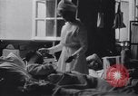 Immagine di L'infermiera tendente a feriti soldati americani nella  prima guerra mondiale United States USA, 1918, secondo 11 filmato di repertorio 65675035179