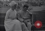 Immagine di L'infermiera tendente a feriti soldati americani nella  prima guerra mondiale United States USA, 1918, secondo 25 filmato di repertorio 65675035179