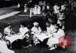 Immagine di Abito di tea party Hingham Massachusetts USA, 1917, secondo 23 filmato di repertorio 65675035180