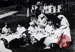 Immagine di Abito di tea party Hingham Massachusetts USA, 1917, secondo 26 filmato di repertorio 65675035180