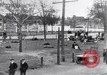 Immagine di I rifugiati da TA Gillespie Shell impianto di caricamento di esplosione Perth Amboy New Jersey USA, 1918, secondo 3 filmato di repertorio 65675035181