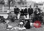 Immagine di I rifugiati da TA Gillespie Shell impianto di caricamento di esplosione Perth Amboy New Jersey USA, 1918, secondo 8 filmato di repertorio 65675035181