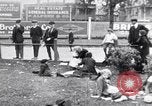 Immagine di I rifugiati da TA Gillespie Shell impianto di caricamento di esplosione Perth Amboy New Jersey USA, 1918, secondo 13 filmato di repertorio 65675035181