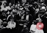 Image Samuel Gompers visites boyhood home London England Royaume-Uni, 1917, de la seconde 4 séquences d'archives historiques vidéo 65675035182