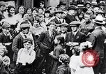 Image Samuel Gompers visites boyhood home London England Royaume-Uni, 1917, de la seconde 5 séquences d'archives historiques vidéo 65675035182
