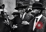 Image Samuel Gompers visites boyhood home London England Royaume-Uni, 1917, de la seconde 10 séquences d'archives historiques vidéo 65675035182