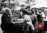 Image Gouverneur Lowden visites des travailleurs agricoles des femmes pendant la guerre Libertyville Illinois USA, 1917, de la seconde 11 séquences d'archives historiques vidéo 65675035188