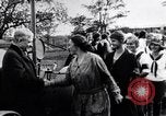 Image Gouverneur Lowden visites des travailleurs agricoles des femmes pendant la guerre Libertyville Illinois USA, 1917, de la seconde 13 séquences d'archives historiques vidéo 65675035188