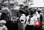 Image Gouverneur Lowden visites des travailleurs agricoles des femmes pendant la guerre Libertyville Illinois USA, 1917, de la seconde 20 séquences d'archives historiques vidéo 65675035188