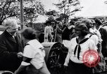 Image Gouverneur Lowden visites des travailleurs agricoles des femmes pendant la guerre Libertyville Illinois USA, 1917, de la seconde 21 séquences d'archives historiques vidéo 65675035188