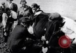 Image Gouverneur Lowden visites des travailleurs agricoles des femmes pendant la guerre Libertyville Illinois USA, 1917, de la seconde 31 séquences d'archives historiques vidéo 65675035188