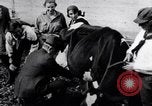 Image Gouverneur Lowden visites des travailleurs agricoles des femmes pendant la guerre Libertyville Illinois USA, 1917, de la seconde 35 séquences d'archives historiques vidéo 65675035188
