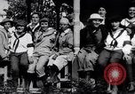 Image Gouverneur Lowden visites des travailleurs agricoles des femmes pendant la guerre Libertyville Illinois USA, 1917, de la seconde 42 séquences d'archives historiques vidéo 65675035188